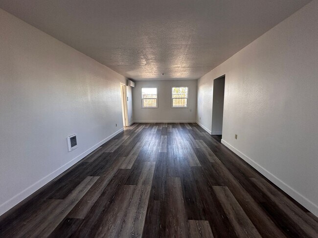 Building Photo - 141