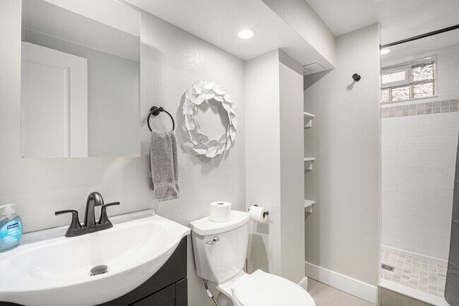 Building Photo - Start a Lease by 12/10 and Receive a $500 ...