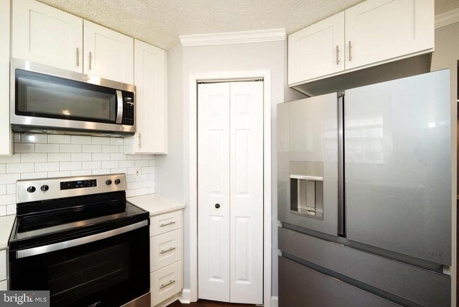 Building Photo - 3317 Hibiscus Ct