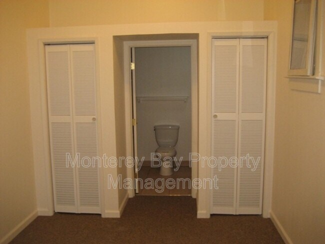 Building Photo - 211 Forest Ave