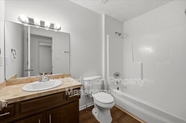 Building Photo - 3215 Aqueduct Dr