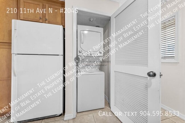 Building Photo - 210 11th Ave N