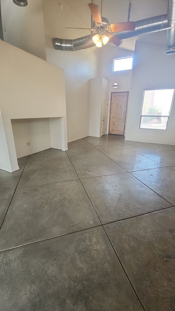 Building Photo - 3075 N Presidio Park Pl
