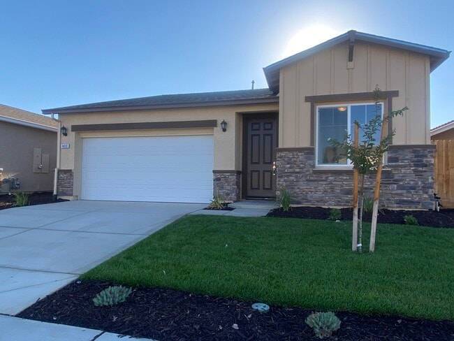 Building Photo - 4459 Lacy Ln