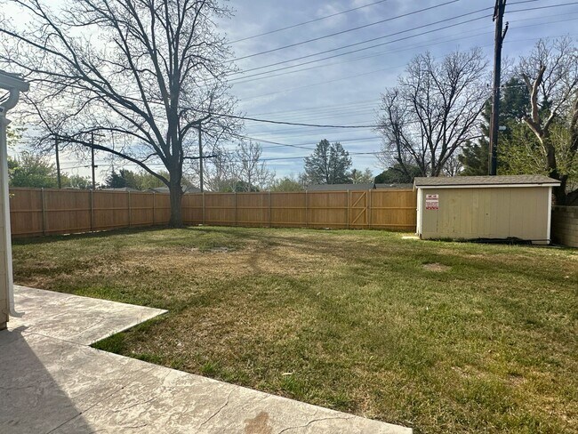 Building Photo - Spacious 3/2 on a Corner Lot!