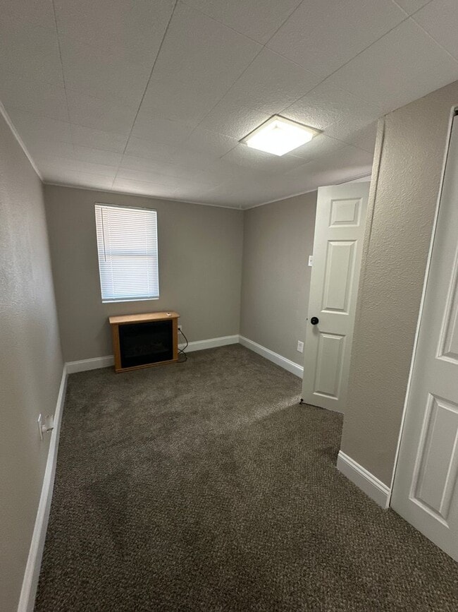 Building Photo - Charming 1 bed/1 bath apartment!