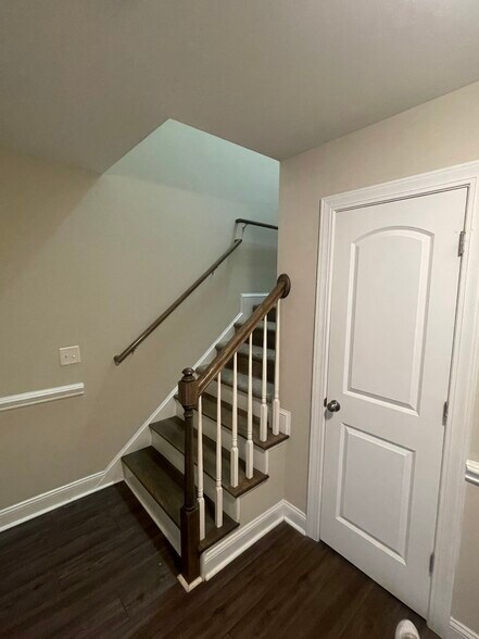 Building Photo - 500 Hillshade Ct