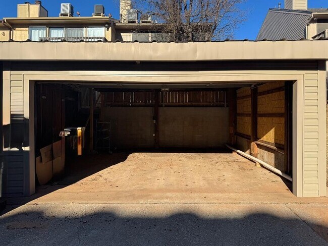 Building Photo - 1622 Windhill Ave