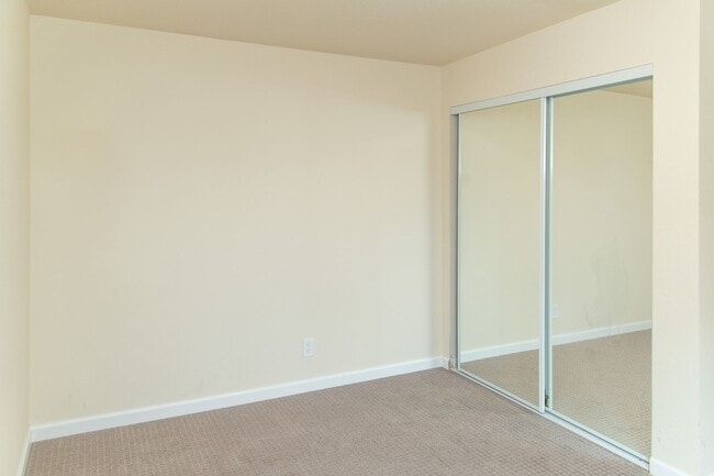 Building Photo - Available NOW 2 bed/1 bath in South Salinas