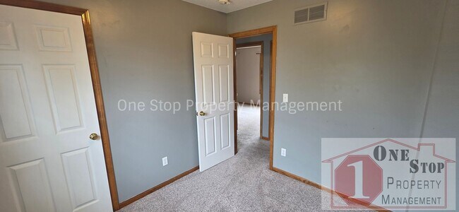 Building Photo - Beautiful 3 Bedroom & 2 Bathroom Home!