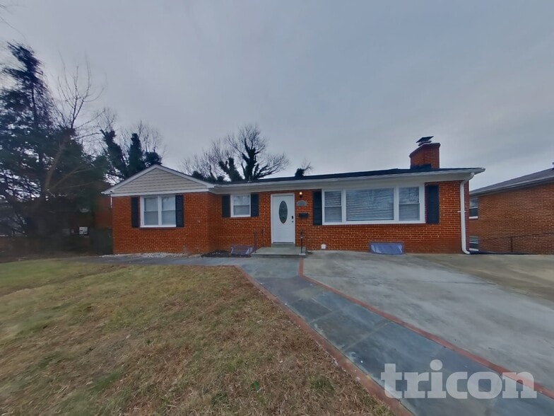 Building Photo - 2000 Gaither St