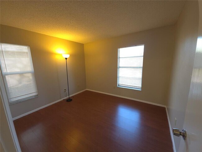 Building Photo - 7604 N Sanibel Cir