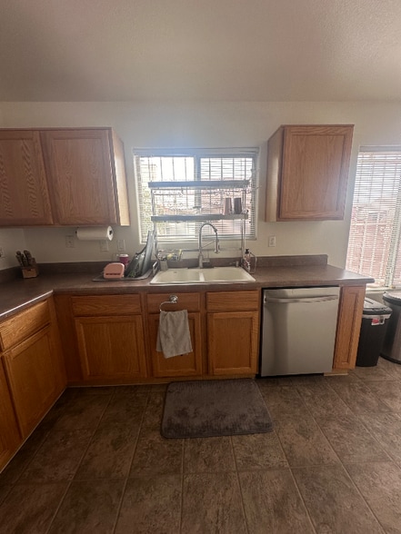 Building Photo - 2962 River Creek Pl