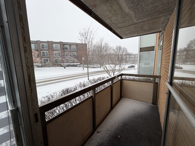 Building Photo - 1301 N Western Ave