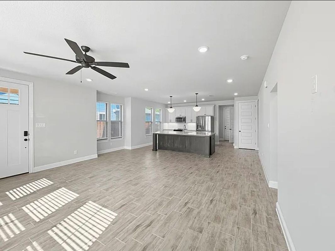 Building Photo - 9525 Thorncrown Ln