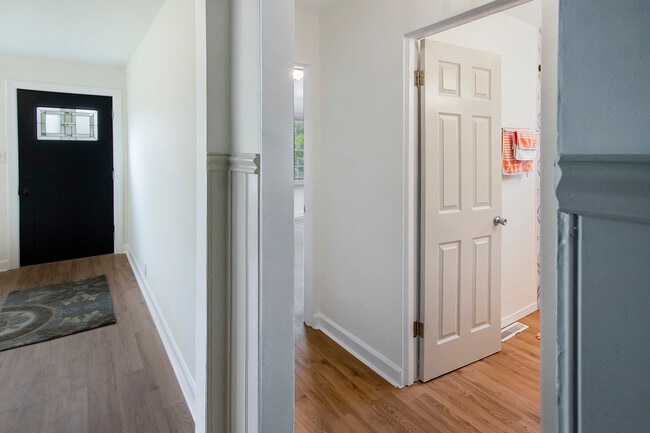 Building Photo - 130 S Park Rd