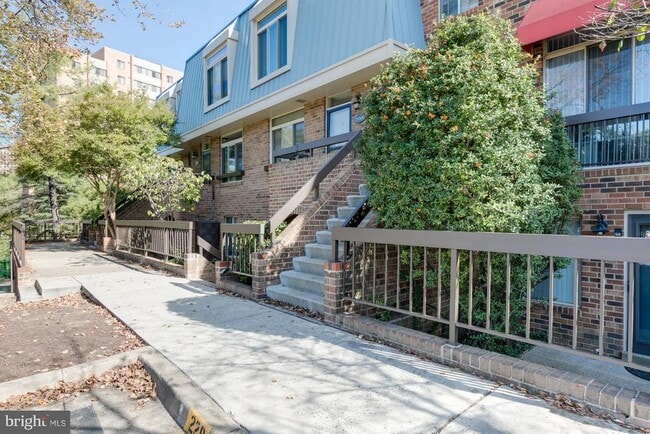 Building Photo - 1775 S Hayes St