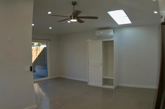 Building Photo - 5246 Canoga Ave