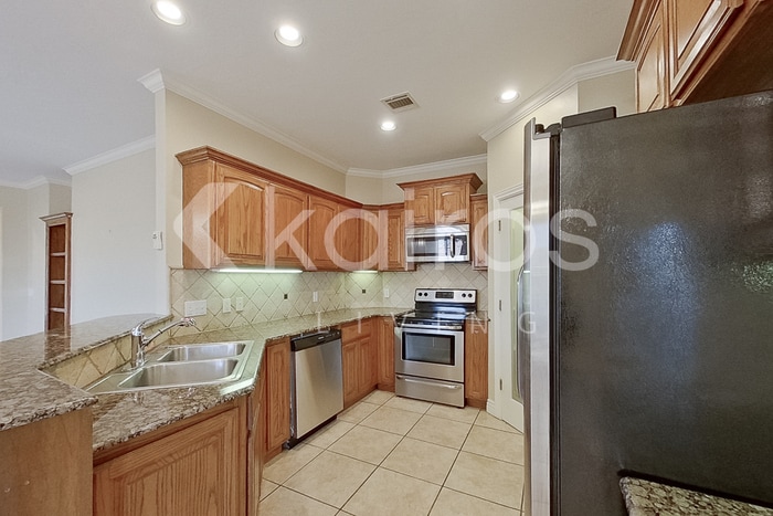 Building Photo - 812 SW 37th St