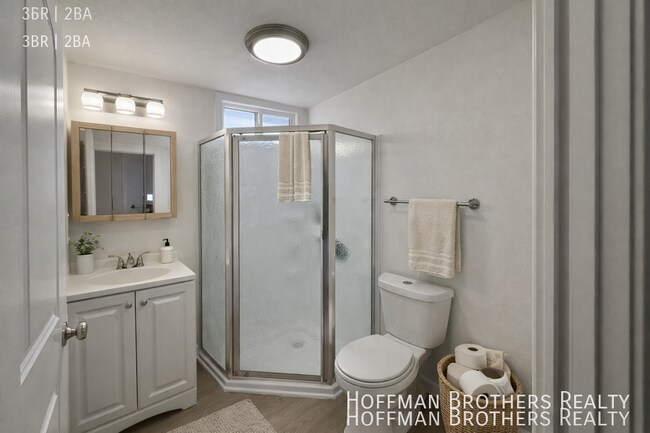 Building Photo - 1137 Irolo St