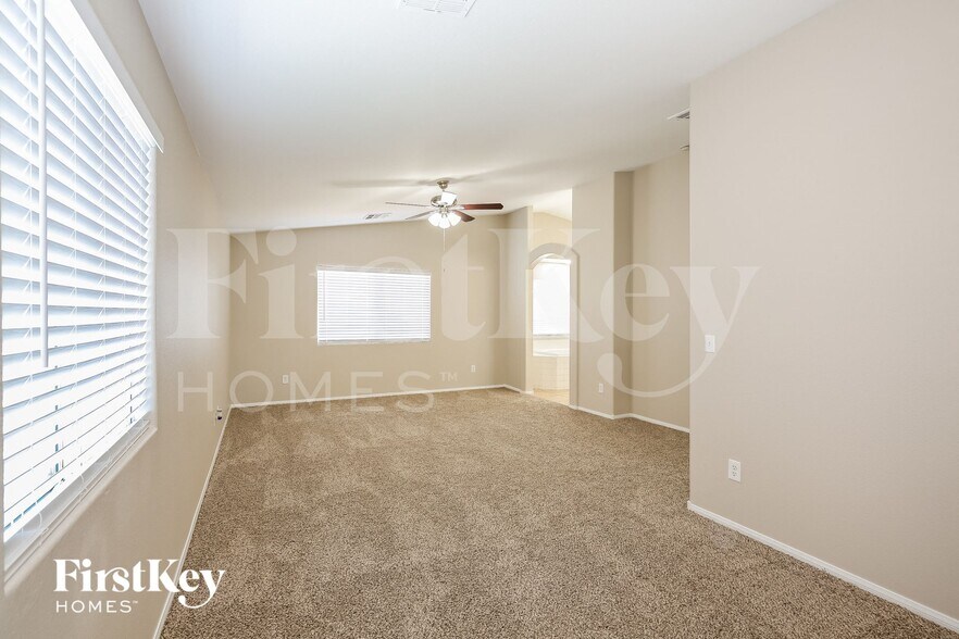 Building Photo - 420 Orchid Oasis Ave