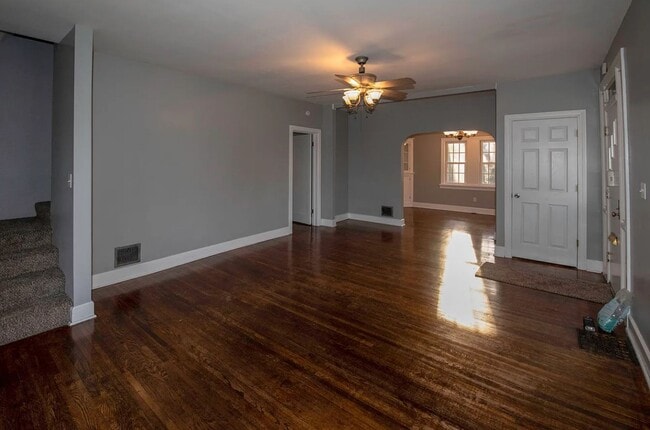 Building Photo - 3 bedroom/2 bath house