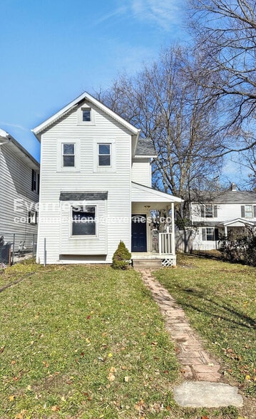 Primary Photo - 1494 Manchester Ave