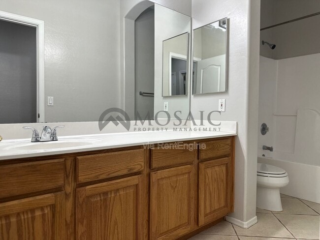 Building Photo - 121 W Birchwood Pl