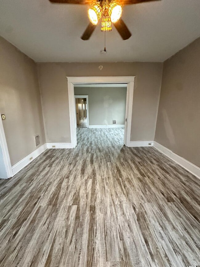 Building Photo - 612 7th St