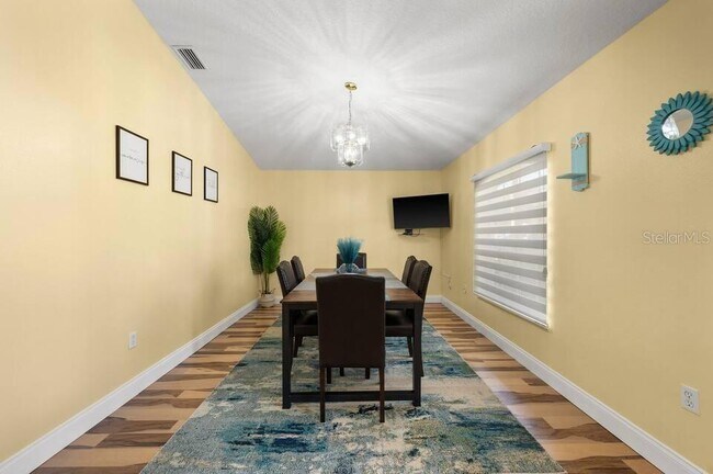 Building Photo - 3 Ryecroft Ln