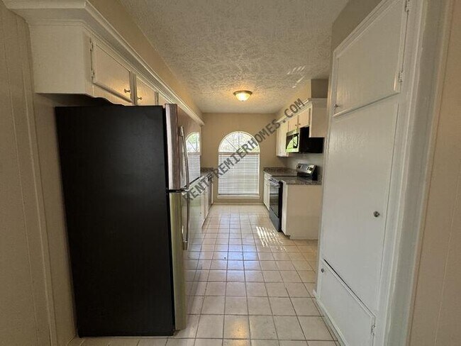 Building Photo - 3214 Three Pines Dr