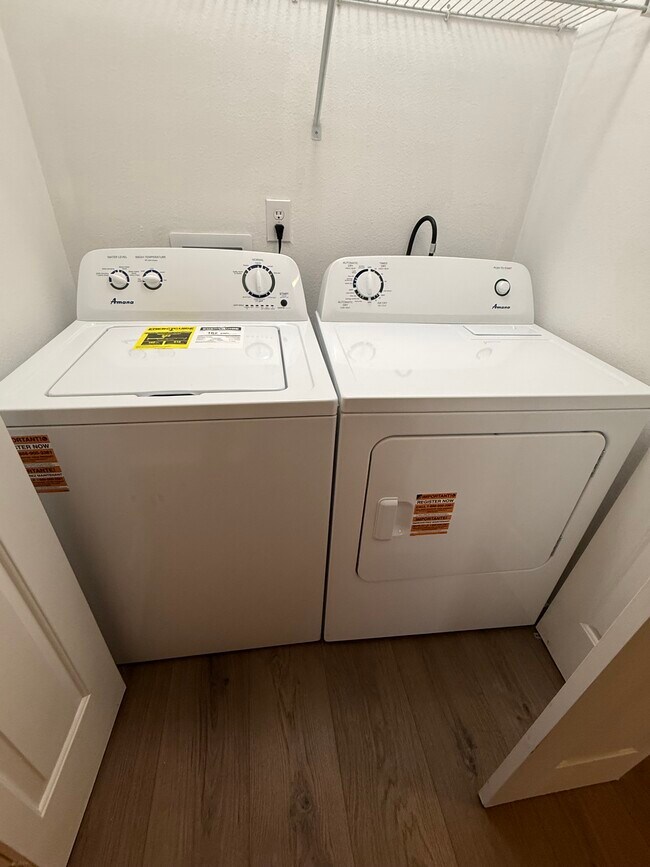 Building Photo - 27 Sweetland Ct