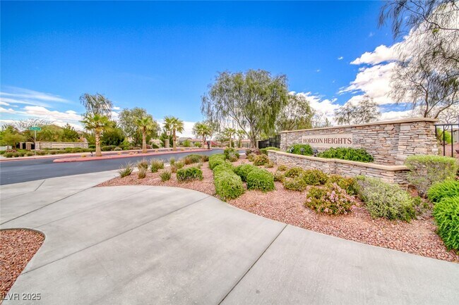 Building Photo - 708 Point Bluff St