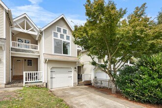 Building Photo - Lovely Row House in Kenton with Fenced Yard and Attached Garage
