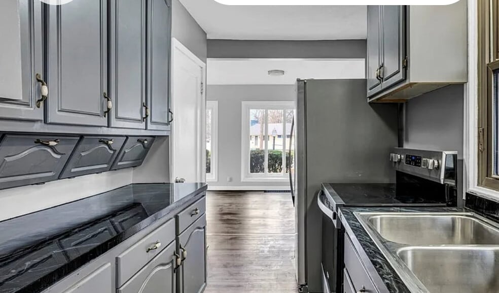 Building Photo - 204 Grove Ave