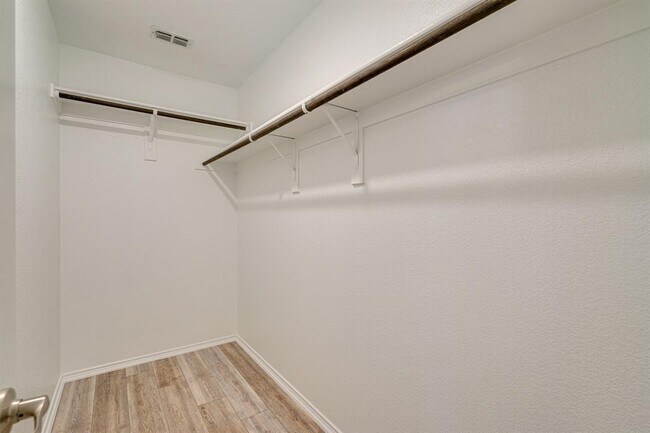 Building Photo - 3404 Becker Dr