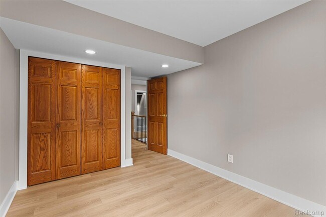 Building Photo - 6552 Orion Rd