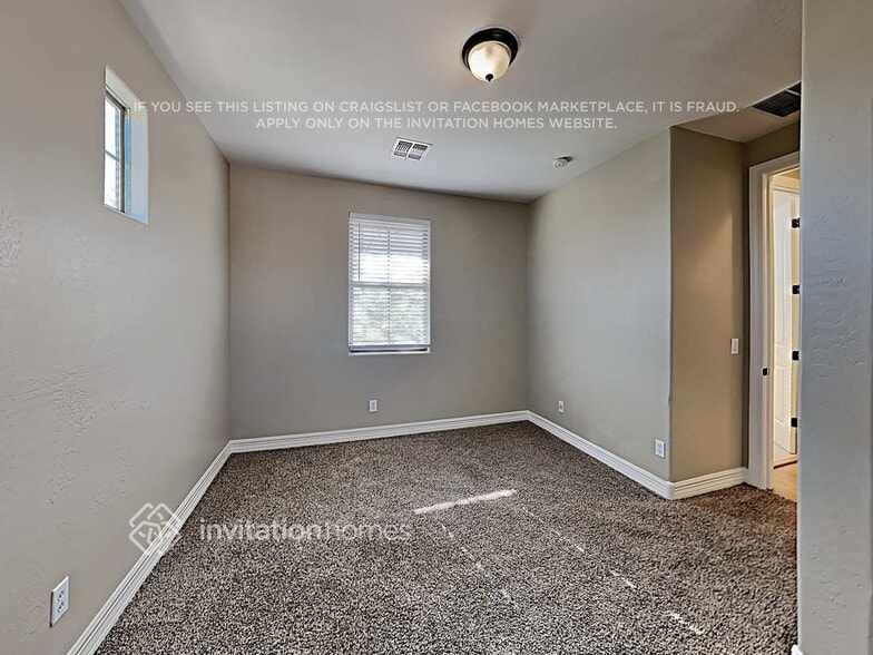 Building Photo - 13549 N 152nd Dr