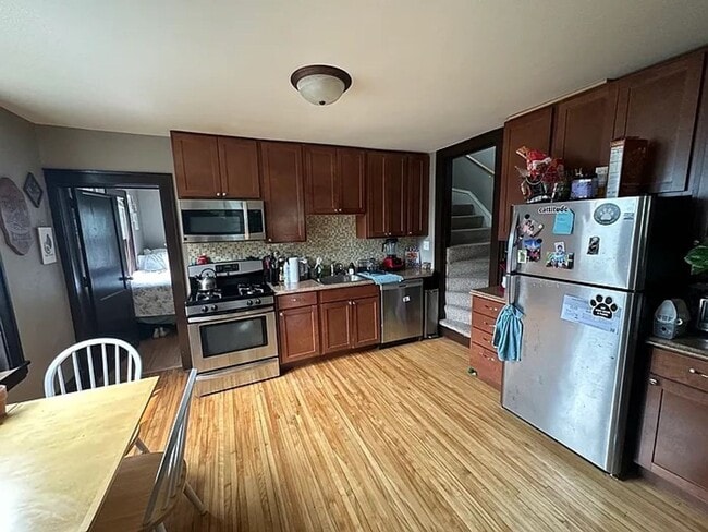 Building Photo - Charming 3 Bedroom with Sundeck!!!