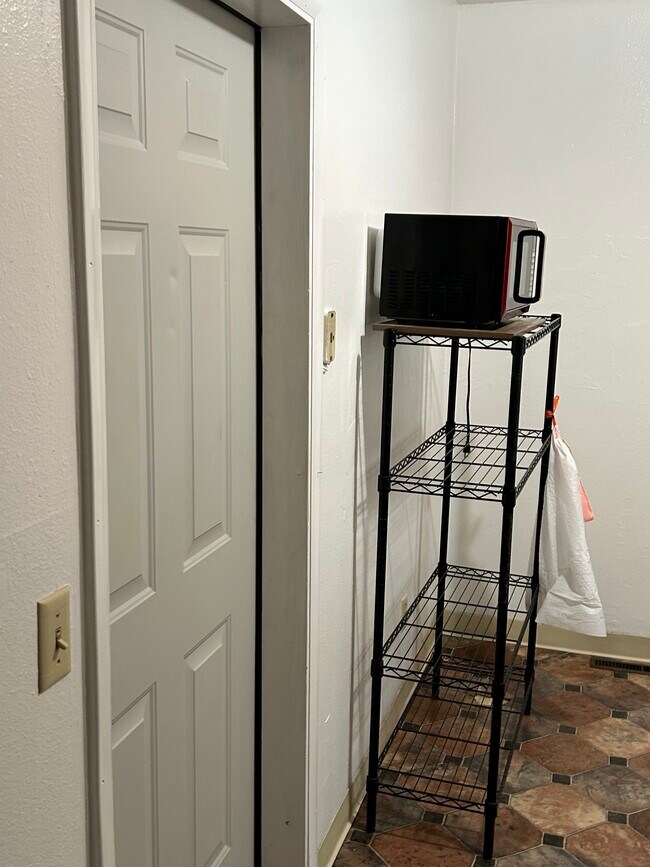 Building Photo - 668 Cedar St