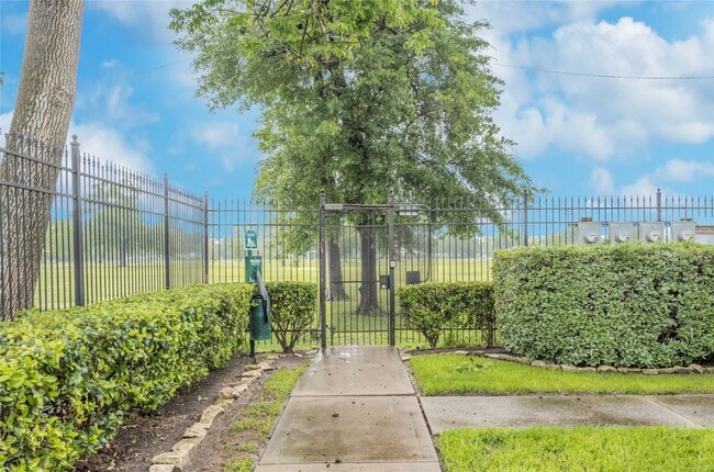 Building Photo - 1722 Redwing Bluff Dr