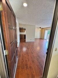 Building Photo - 1 Bed/1 Bath in Gated Community Condo