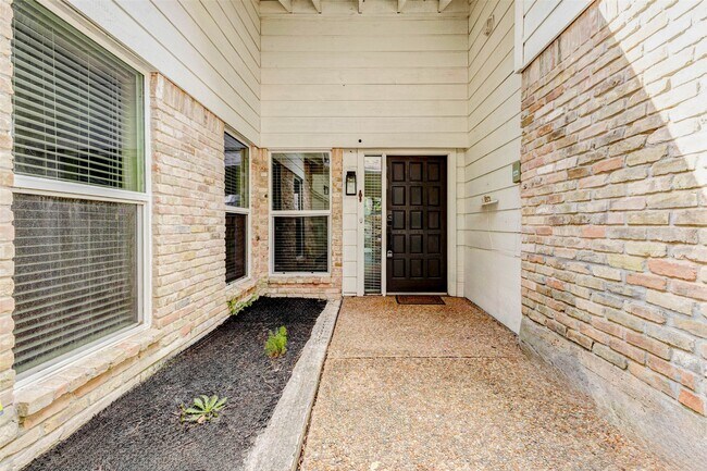 Building Photo - 22222 Greenbrook Dr