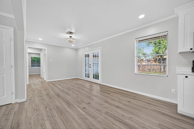 Building Photo - 1803 Foxwood Rd