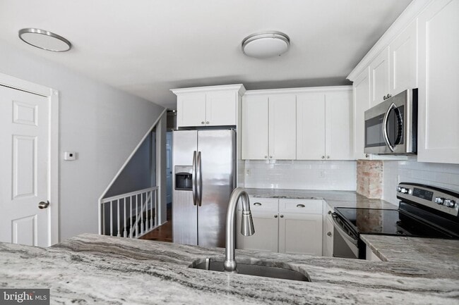 Building Photo - 33 E Front St