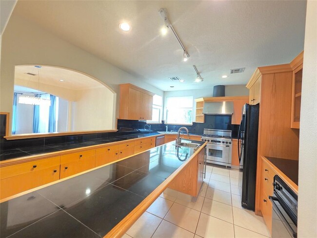 Building Photo - 9260 Deepwater Dr