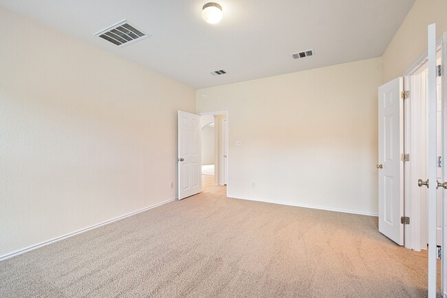 Building Photo - Spacious 4 Bedroom, 2 Bath Single-Story Home in Manor