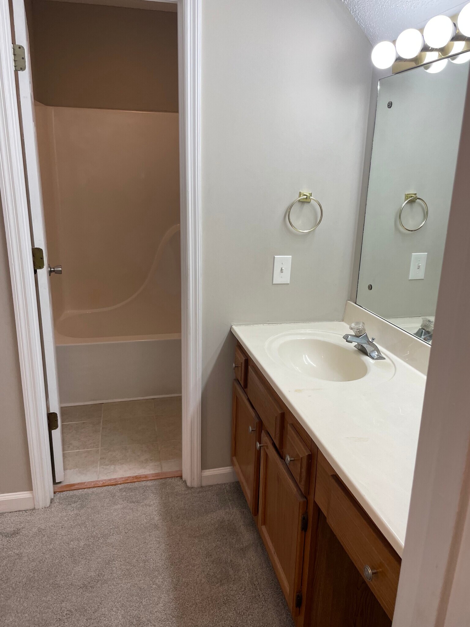 Building Photo - 1046 Blinken St