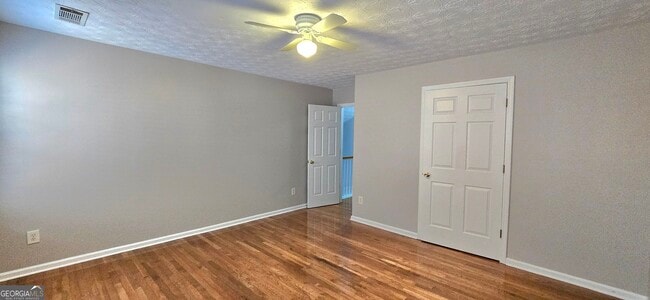 Building Photo - 1055 Livery Cir