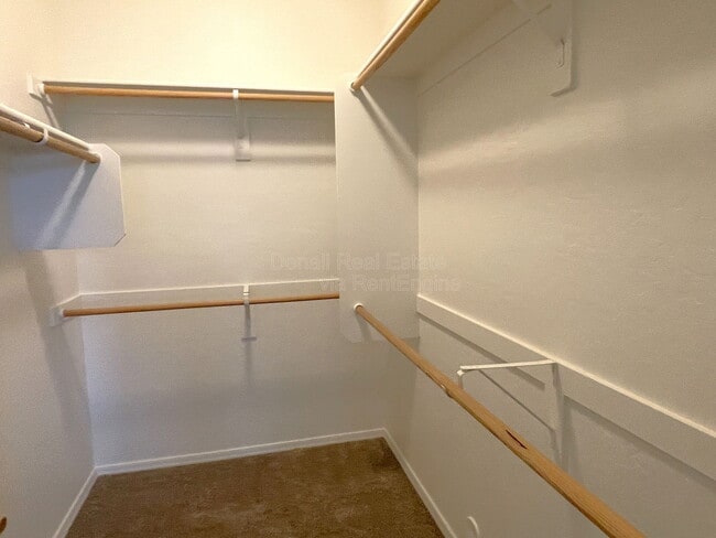 Building Photo - 955 E Knox Rd